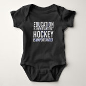 Hockey is importanter Funny Hockey gifts Baby Strampler (Vorderseite)