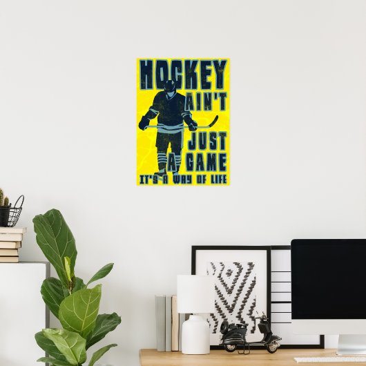 Hockey ist nicht nur ein Spielplakat Poster (Heimbüro)