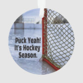 Hockey Saison Eiszeit Spaß Puck Ornament (Rückseite)