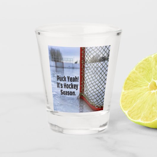 Hockey Saison Eiszeit Spaß Puck Schnapsglas (Vorderseite)