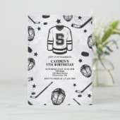 Hockey schwarz und weiß 5. Geburtstag Einladung (Stehend Vorderseite)