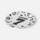 Hockey schwarz und weiß 7. Geburtstag Pappteller (Schrägansicht)