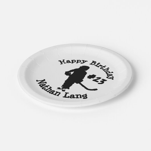 Hockey-Spieler Geburtstag Pappteller (Schrägansicht)