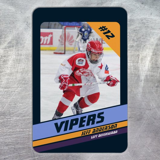Hockey-Spieler hält an lebendigem Violet fest Magnet