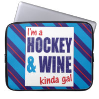 Hockey und Wine Kinda Gal Laptop Sleeve