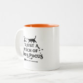 Hocus Pocus Black Halloween Zitat Zweifarbige Tasse (Vorderseite Links)