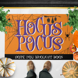 Hocus Pocus Halloween Typografie Orange Lila Fußmatte