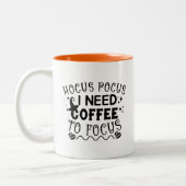 Hocus Pocus I brauche Kaffee zum Fokus Zweifarbige Tasse (Links)