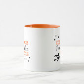 Hocus Pocus Modern Orange und Black Halloween Tasse (Zentrum)