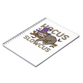 Hocus Slowcus Funny Halloween Sloth Classic T-Shir Notizblock (Linke Seite)