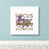 Hocus Slowcus Lustiger Halloween Faultier Klassisc Leinwanddruck (Insitu (Holzboden))