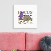 Hocus Slowcus Lustiger Halloween Faultier Klassisc Leinwanddruck (Insitu (Wohnzimmer))