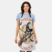 Hocus Slowcus Witch Sloth Schürze (Getragen)