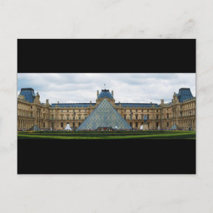 Hof des Louvre Museum mit der Pyramide Postkarte