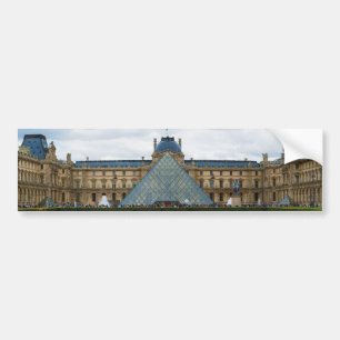Hof des Louvre-Museums mit der Pyramide Autoaufkleber
