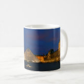 Hof des Louvre-Museums und seiner Pyramide Kaffeetasse (VorderseiteRechts)