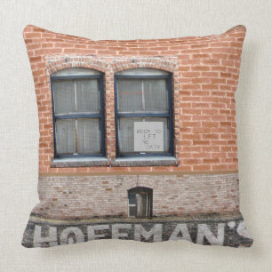 "'Hoffman Hotel'' aus der Sammlung Alley Walks Kissen