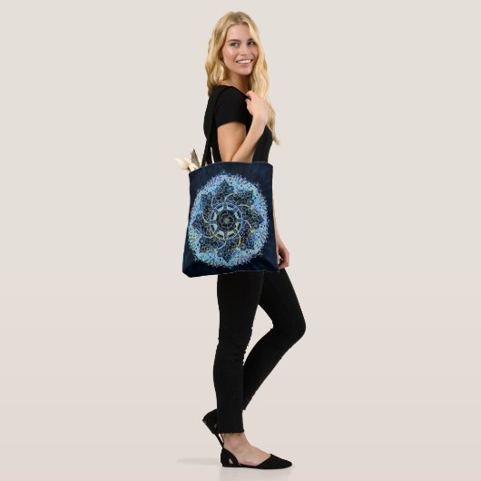 Hoffnung 2 Gefärbte Krawatte Mandala Tasche (Am Model)