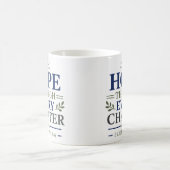 Hoffnung durch jedes Kapitel Christliche Ermutigun Kaffeetasse (Mittel)