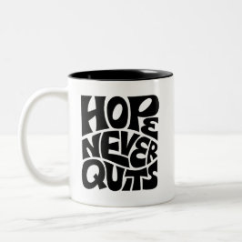 Hoffnung gibt niemals auf Inspirierende Typografie Zweifarbige Tasse