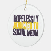 Hoffnungslos gewöhnt zu den Sozialmedien Keramikornament (Links)