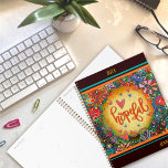 Hoffnungsvoll Inspirierend Hübscher Personalisiert Planer<br><div class="desc">Die Einführung des personalisierten "hoffnungsvollen" Planers durch Inspirivity, einer wunderschönen Begleiterin, die als tägliche Erinnerung dient, Ihr gewähltes Wort zu begrüßen. Dieser skurrile Blumenplaner, mit handgezeichneten Kunstwerken und Schriftzeichen kreiert, hat einen Platz für Ihren Namen und das Jahr vorne. Die Rückseite ist mit lustigen orangefarbenen Polka-Punkten geschmückt. Diese lustigen, gelben...</div>