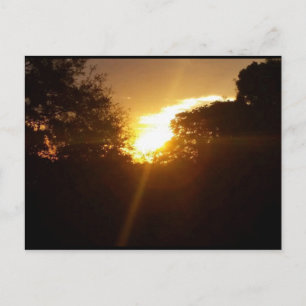 hoffnungsvoller goldener Sonnenaufgang nach Karte