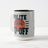 Höflicher bis zum "Tip-Off"-Basketball-Spaß Zweifarbige Tasse (Vorderseite Links)