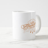 HOGSMEADE™ DIE DREI BROOMSTICKS™ Kneipe & Gasthaus Jumbo-Tasse (Vorderseite Rechts)