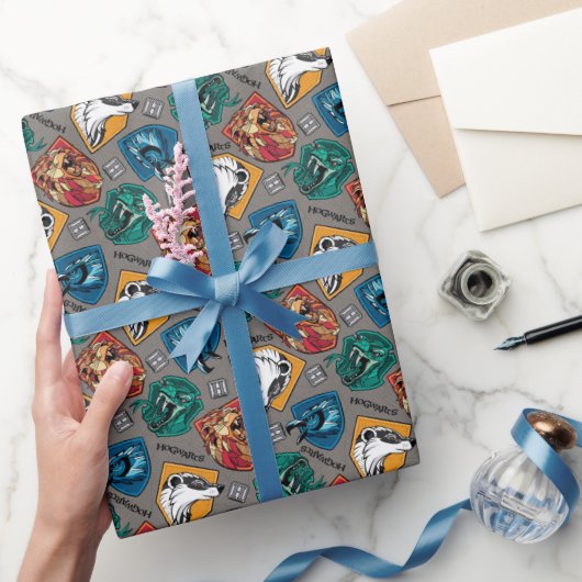 HOGWARTS™ Houses Crosshatched Pattern Geschenkpapier (Schenken)
