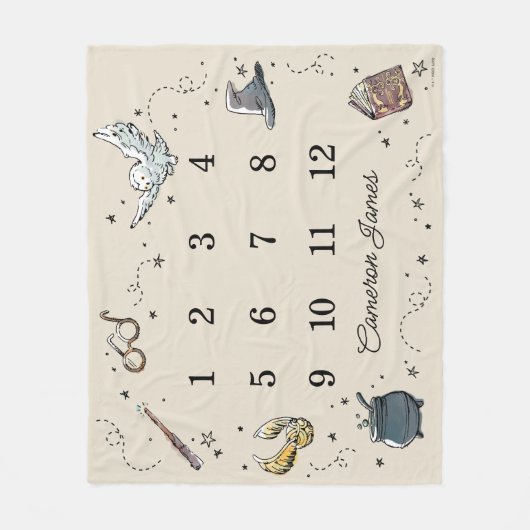 HOGWARTS™ Monatlicher Meilenstein Fleecedecke (Vorderseite)