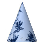 Hohe Palmen, klarer blauer Himmel. Partyhütchen (Links)
