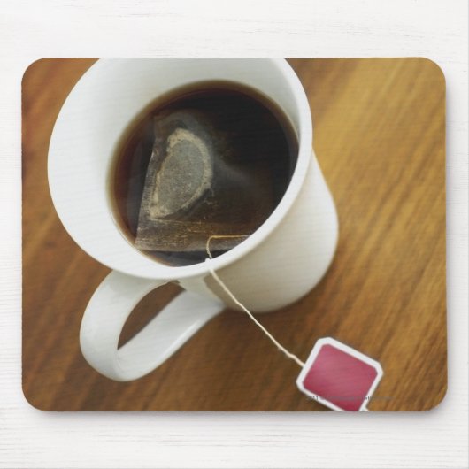 Hohe Winkelsicht einer Tasse Tee Mousepad (Vorne)