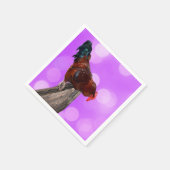 Höhepunkt in Majestät: Rooster on Dreamy Lila Glow Serviette (Ecke)