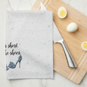 Hoher Absatz und Zitat auf Terrazzo Geschirrtuch (Viertel Falte)