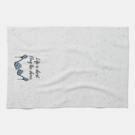 Hoher Absatz und Zitat auf Terrazzo Geschirrtuch