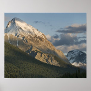 Hoher Gipfel in der Nähe von Maligne Lake, Jasper  Poster