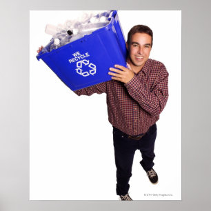 Hoher Winkel eines lächelnden Mannes beim Halten Poster