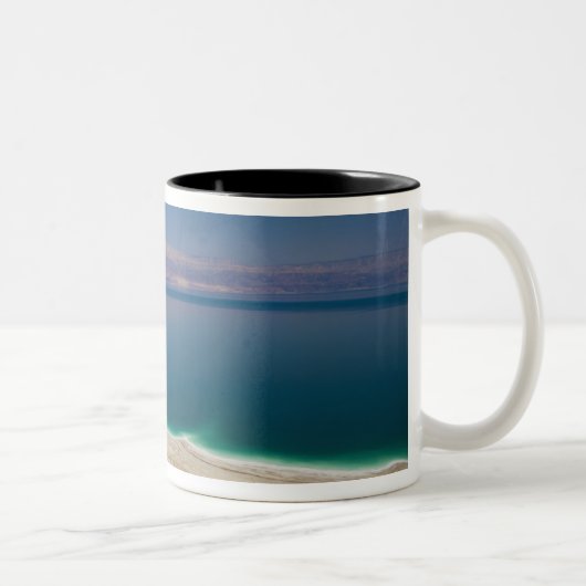 Höhere Sicht auf das Tote Meer Zweifarbige Tasse (Rechts)