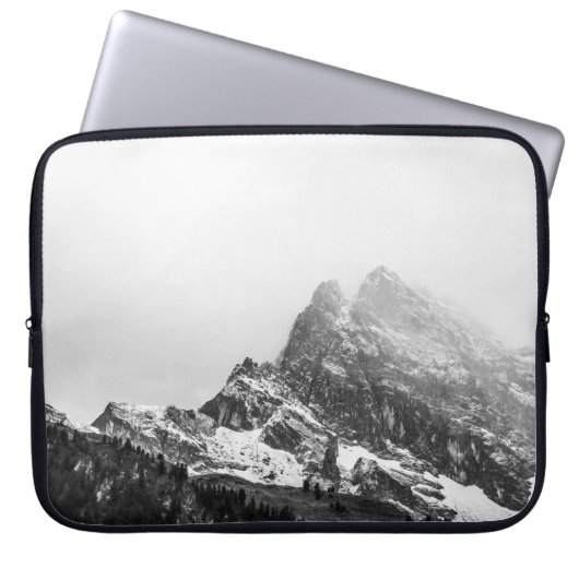 HÖHERE SICHT AUF DEN SCHNEEBERG LAPTOPSCHUTZHÜLLE (Vorderseite)
