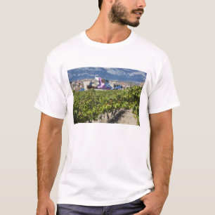 Höhere Stadtsicht und Hotel Marques de Riscal T-Shirt