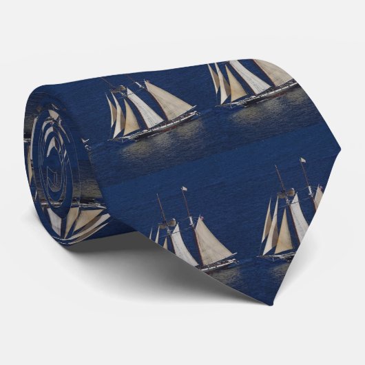 Hohes Schiff/Scherer Krawatte (Gerollt)