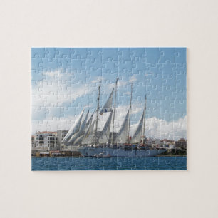Hohes Schiffs-Segeln aus Hafen heraus Puzzle