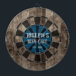 Höhle des Personalisierten Mannes Dartscheibe<br><div class="desc">Imitat Holzboden mit individuelle Name- und Menschenhöhle in der Mitte des Brettes. Andere Farben sind im Shop erhältlich.</div>