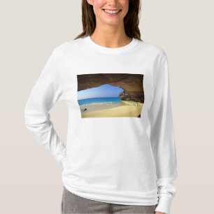 Höhle in der französischen Bucht, Insel San Salv T-Shirt