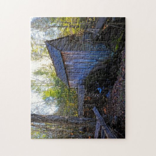 Höhlen bedecken rauchige Berge. Puzzle (Vertikal)