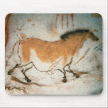 Höhlenzeichnungen Lascaux Französische prähistoris Mousepad<br><div class="desc">Höhlenzeichnungen - Berühmte prähistorische Paläolithische Kunst aus Lascaux - das Chinesische Pferd Dieses atemberaubende uralte Pferdebild ist ein Pferdepiktograph, der schätzungsweise 20.000 Jahre alt ist. Die zeichnend Höhle stammt aus der berühmten französischen Höhle Lascaux, die sich in der französischen Region Dordogne befindet, wo es viele Höhlen gibt, die von Höhlenmännern...</div>