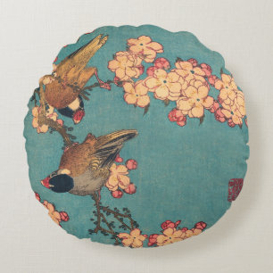 Hokusai Dompfaff und Kirschblüte Vintage Vogel Rundes Kissen