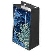 Hokusai Feminine Wave Vintager Ozean Kleine Geschenktüte (Rückseite Schrägansicht)