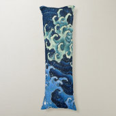 Hokusai Feminine Wave Vintager Ozean Seitenschläferkissen (Vorderseite Vertikal)